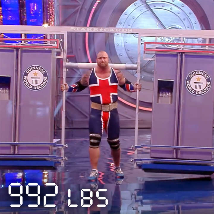 'Game of Thrones' behemoth Thor Björnsson carries two fridges