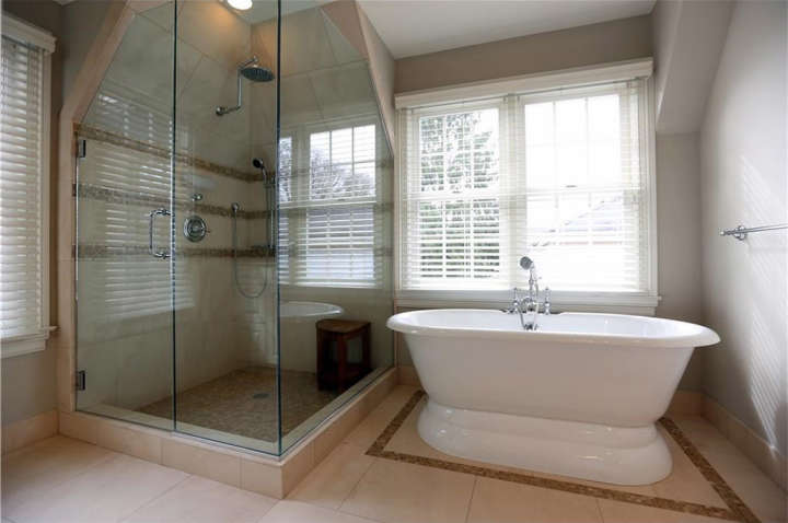 Miguel Cabrera's house for sale: Photo of bathroom